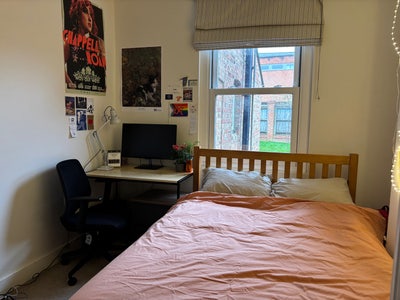 Spacious light double bedroom in Jericho Main Photo