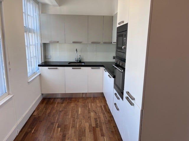 Delightful Two Bed Two Bath Flat Close To Tube Main Photo