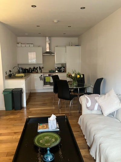 Small double with own huge bathroom Main Photo