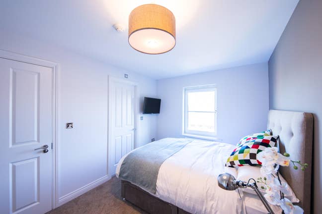 Double Ensuite Room - Close to local amenities Main Photo