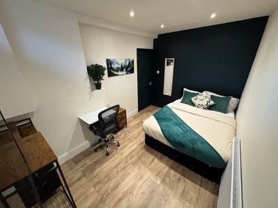 Modern Room's in Newly Renovated House &pound;0 Deposit  Main Photo