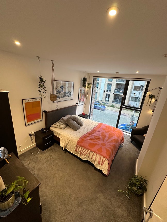 Large Double Room in Cozy 2-Story Flat w/ Terrace Main Photo