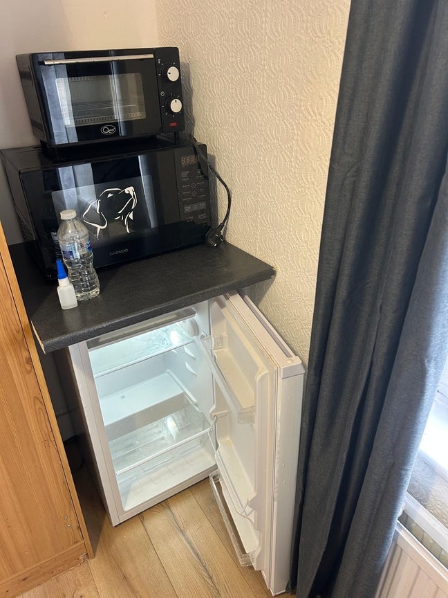 Single room available in Three bed house Main Photo