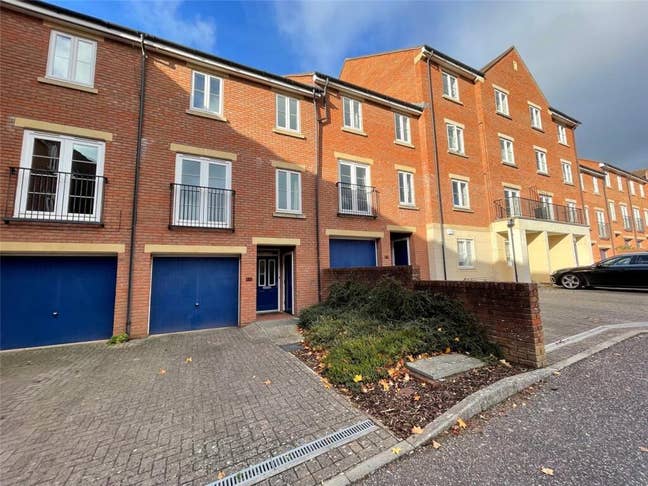 Looking for flatmates  Main Photo