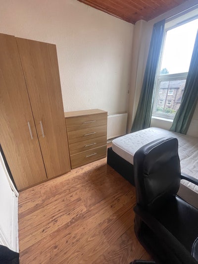 Room Just Off Burley Road Available Now Main Photo
