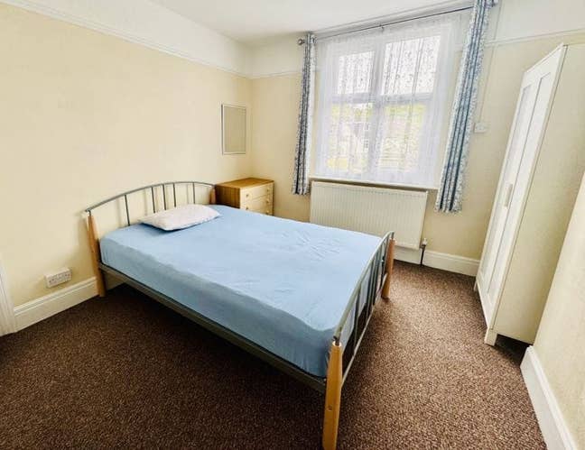 2 Rooms to Let - Gillingham ME7  Main Photo