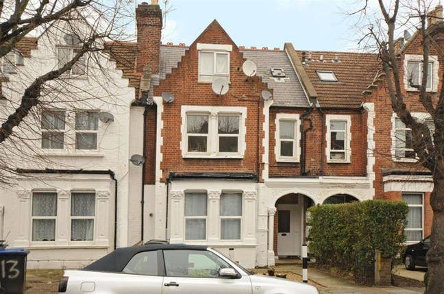 Large 1-Bed Flat | Gas Included | Zone 2 Main Photo