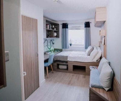 Bright, Modern, Double En-Suite Room Main Photo