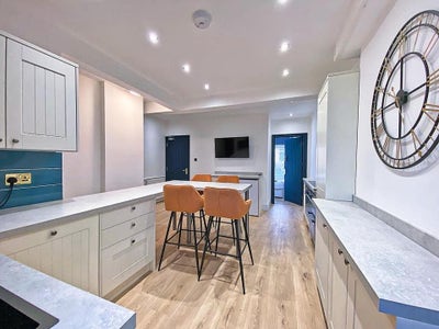 Rooms to Rent - Great Location  Main Photo