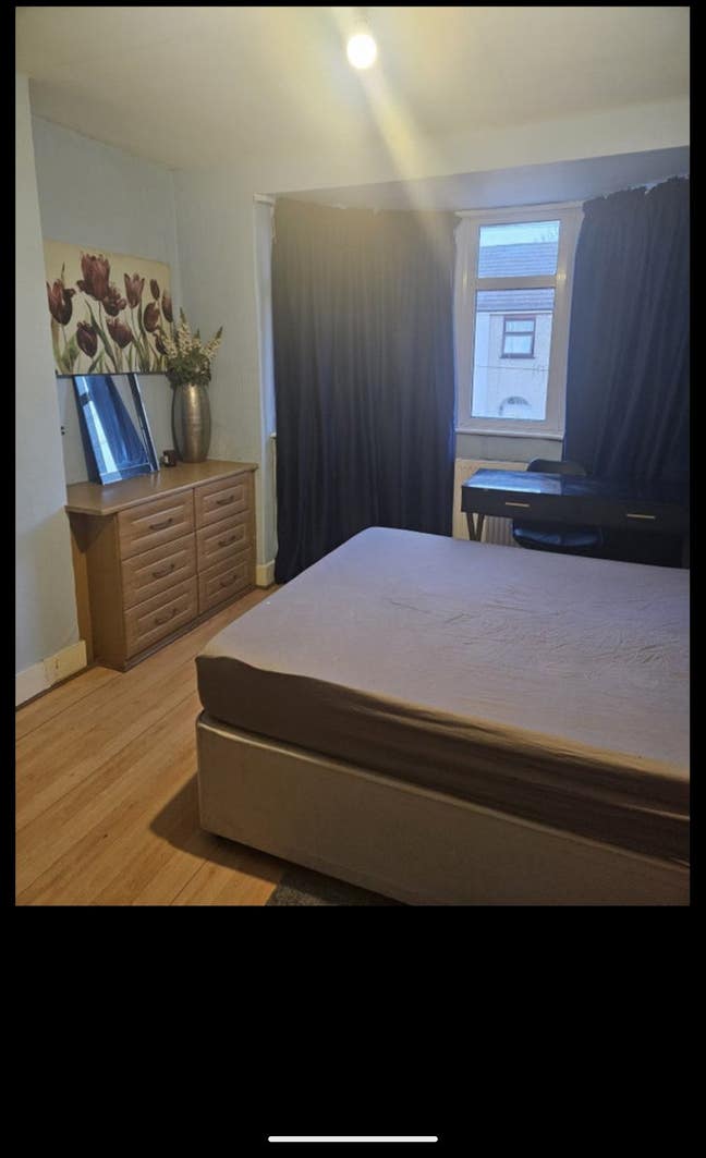 Large 1 Double Bed. 15min walk to Gravesend st. Main Photo