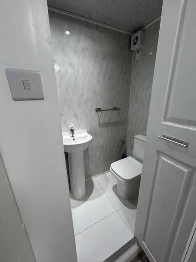 Modern Shared House in Wapping Main Photo