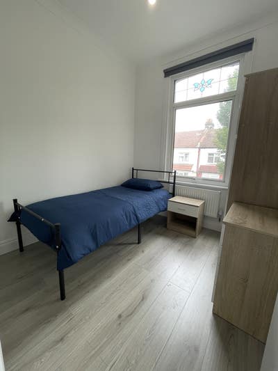 Clean & Spacious! 5 Mins from East Ham Station Main Photo