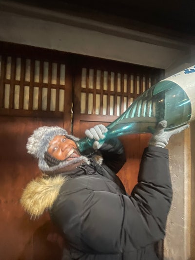 looking for a room/people to buddy up with! Main Photo