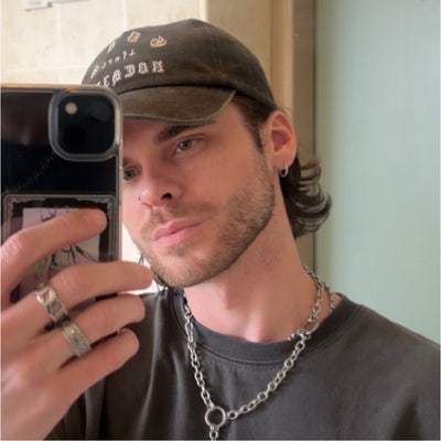 Professional Male seeks a single or double room Main Photo