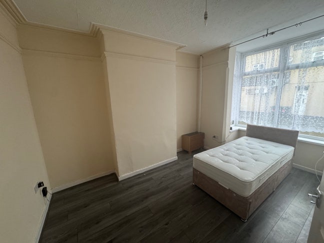 Rooms to let in Wolverhampton. WV1 4pd  Main Photo