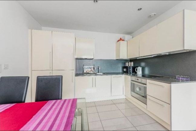 Double Roombfor rent in 2 bed immaculate flat Main Photo