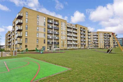 EnSuite Room New Built Apartment  Main Photo