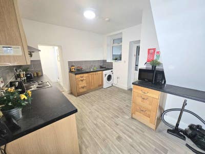 ScS 🏡 Double & Single Room Available Main Photo