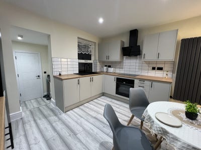 Newly Renovated Professional House Share SK1 Main Photo