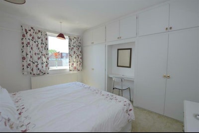 &pound;750 Extra large room in a 3-bed house Main Photo