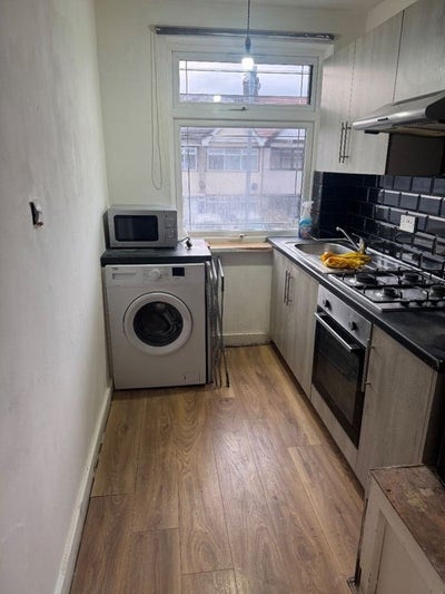 2-bed flat available with bills in RM8 Main Photo