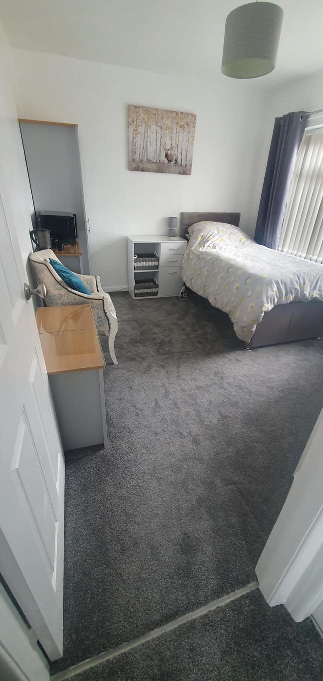 Lovely large room. Quiet area in Thornaby. Laundr  Main Photo