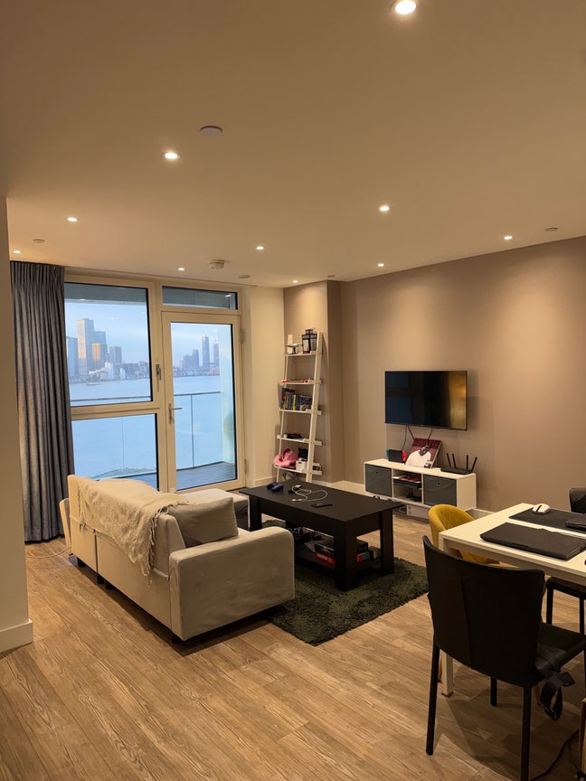 River facing 2 bed Main Photo