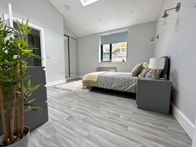 Double En-Suite Room in 2 Bed Apartment in Town Main Photo