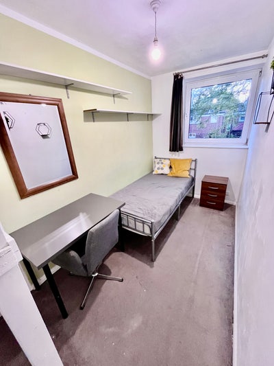 Cozy Single Option in Bermondsey - Move-In Asap! Main Photo