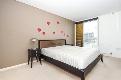 Stunning Double Room Near the 02 Arena!! Main Photo