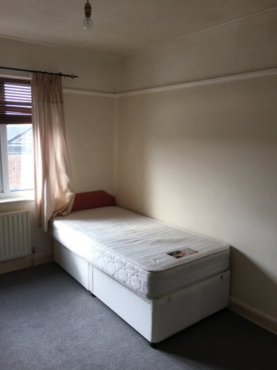 A double room available in Brighton Main Photo