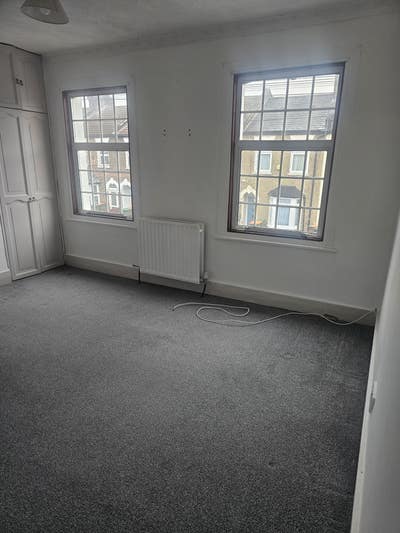 Lakotarsat keresek Main Photo