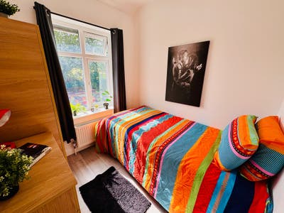 🏠Single rooms in a Prime Home in Perivale – Zone  Main Photo