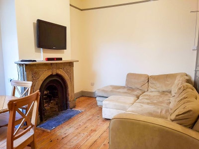 Double Room - Private Estate Near Burton Road Main Photo