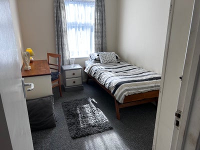 Available, Single Rooms, Bills & WiFi included Main Photo