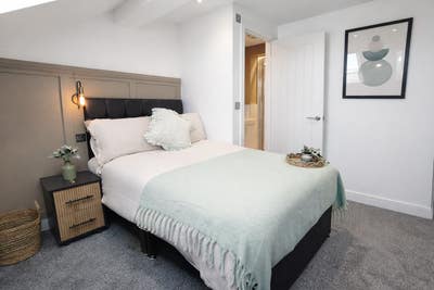 NG4: Last 2 Double High-End Ensuites Main Photo