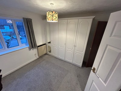 Clean Room Double Bed Shared Bathroom  Main Photo