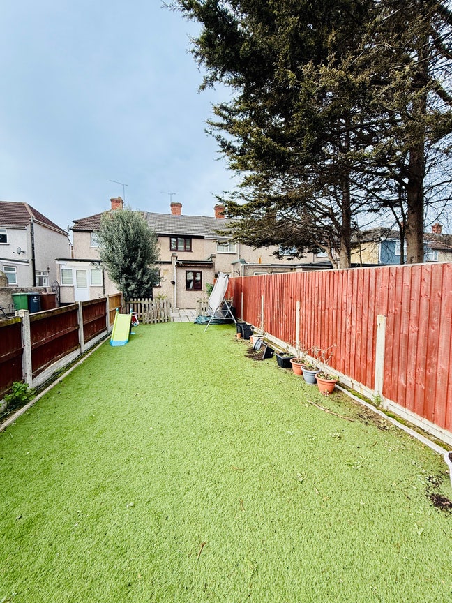 3Bedroom+Living RM+Garden+Parking@Barking+Dagenham Main Photo