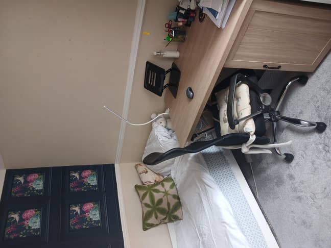 Single bedroom in a share house Main Photo