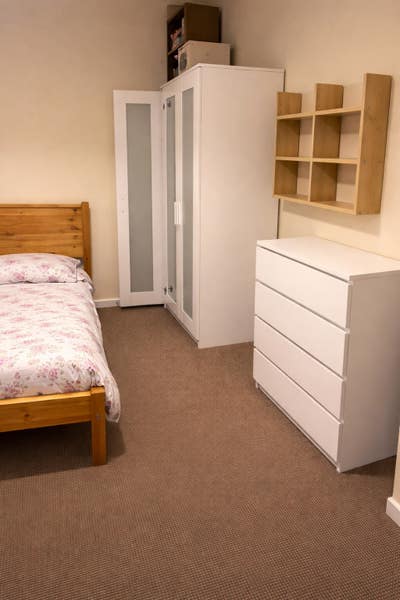  Spacious Double Room Available – Great Location Main Photo