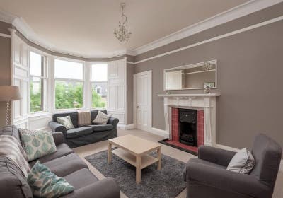 Primary king room in Marchmont Main Photo