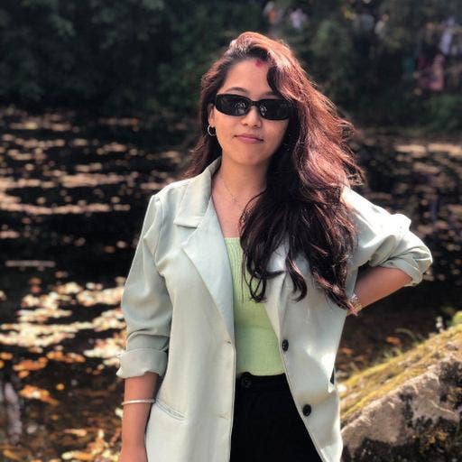 I am full time working lady looking for singl... Main Photo