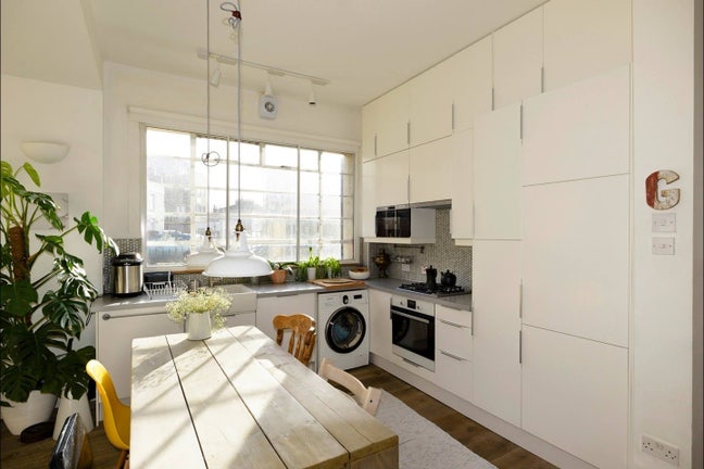 Beautiful double room available in Dalston Main Photo