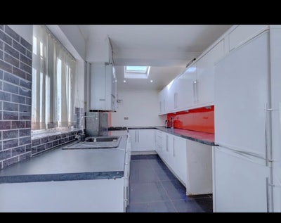 4 Bedroom House in Sharing Available in Wycombe Ma Main Photo