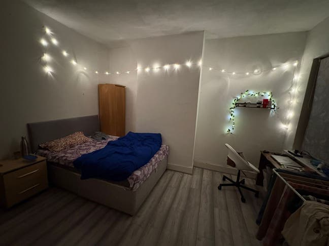 Room Available M14 Main Photo