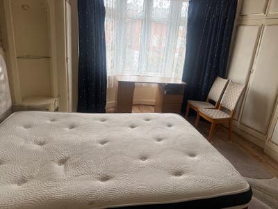 Double furnished quiet room to Let in Willesden Main Photo