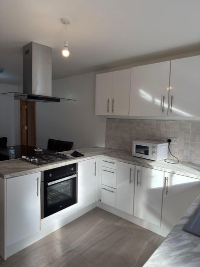 2 Furnished Rooms Available in Clean & Quiet House Main Photo