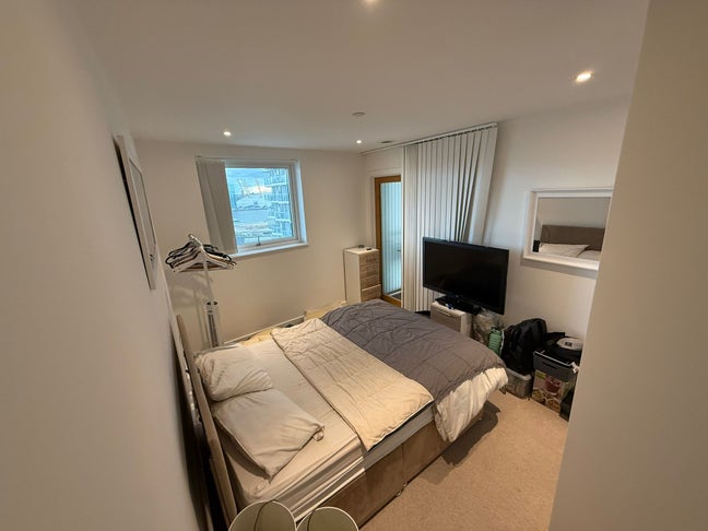 2 Bedroom Flat Main Photo