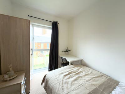 Bright Double Room Near Birmingham City Centre ☀️ Main Photo
