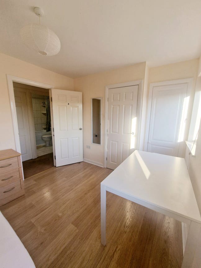 Double Room Short/Long Term All Bills Included  Main Photo